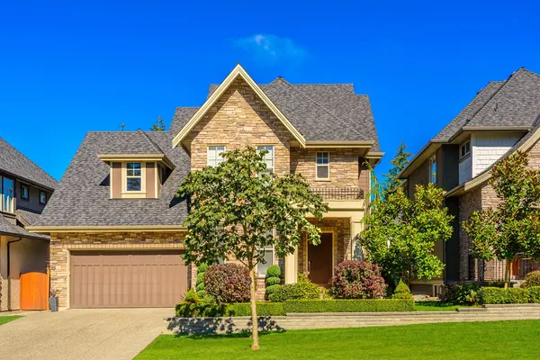 Las Vegas HOAs Explained: What’s Normal, What’s Not, and What to Watch For