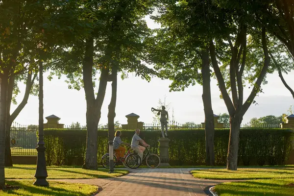 Guard-Gated Communities in Las Vegas: Fees, Lifestyle, and Top Neighborhoods