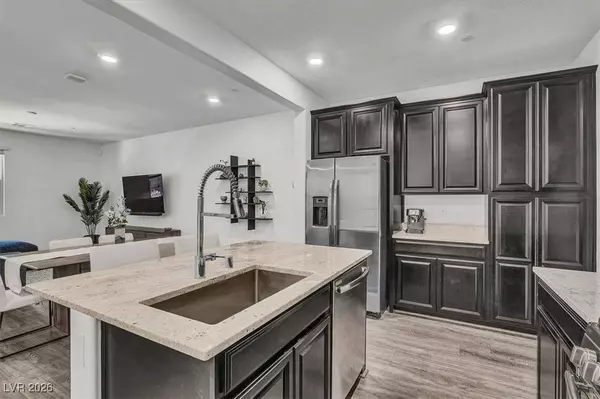 124 Lomita Heights DR, Las Vegas, NV 89138