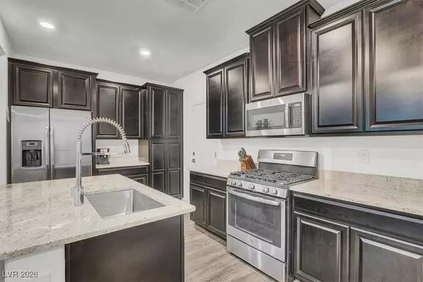 124 Lomita Heights DR, Las Vegas, NV 89138