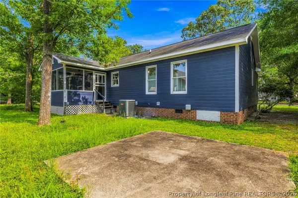 302 W 6th AVE, Raeford, NC 28376