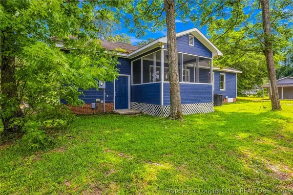 302 W 6th AVE, Raeford, NC 28376