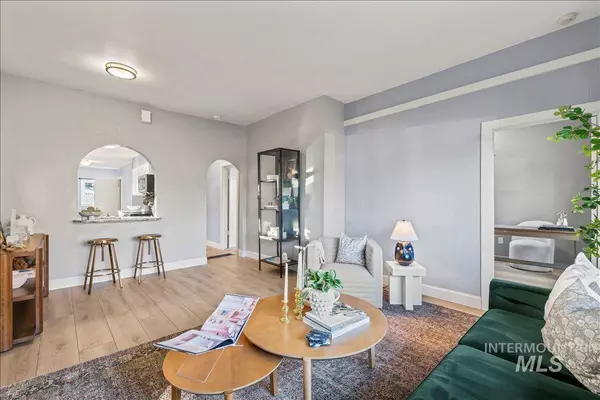 215 S Locust St, Nampa, ID 83686