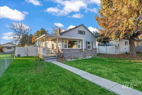 215 S Locust St, Nampa, ID 83686