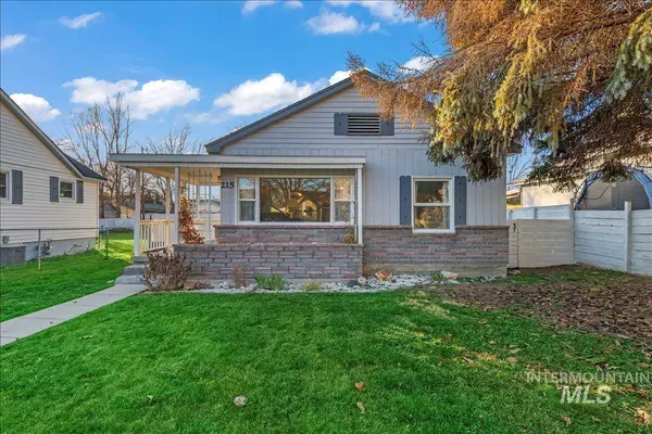 215 S Locust St, Nampa, ID 83686