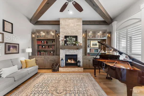 1034 E Radiant Ridge Dr, Meridian, ID 83642