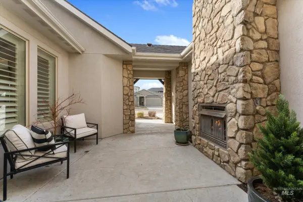 1034 E Radiant Ridge Dr, Meridian, ID 83642