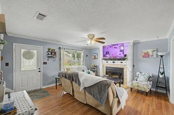 410 Woodland Park CIR, Mary Esther, FL 32569
