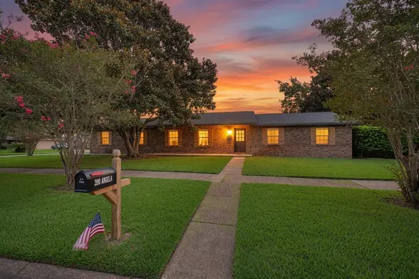 390 Angela LN