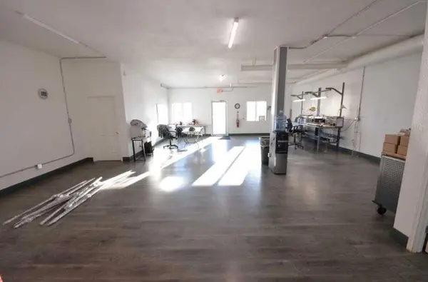 20 Cuendet Industrial WAY #103, Sylvan Lake, AB T4S 2J7