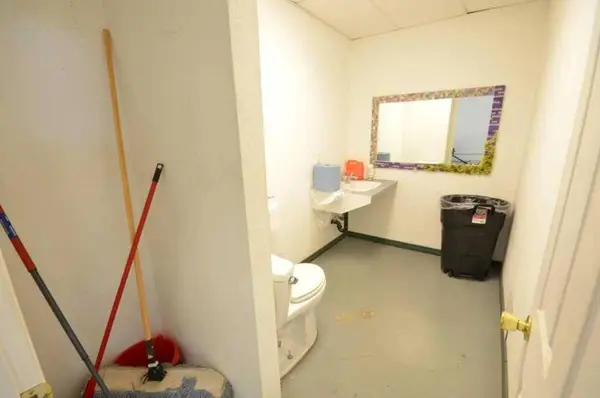 20 Cuendet Industrial WAY #103, Sylvan Lake, AB T4S 2J7