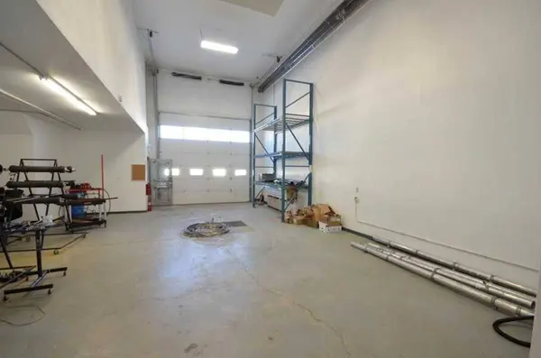 20 Cuendet Industrial WAY #103, Sylvan Lake, AB T4S 2J7