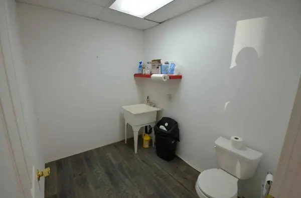 20 Cuendet Industrial WAY #103, Sylvan Lake, AB T4S 2J7