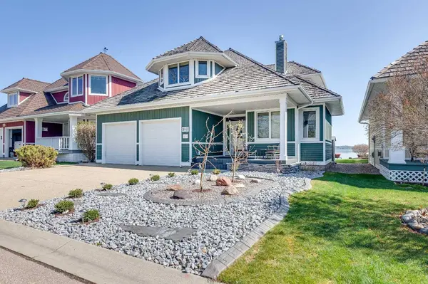 384 Marina Bay PL, Sylvan Lake, AB T4S 1E9