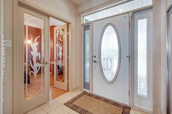 384 Marina Bay PL, Sylvan Lake, AB T4S 1E9