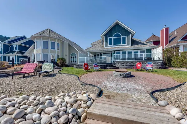 384 Marina Bay PL, Sylvan Lake, AB T4S 1E9