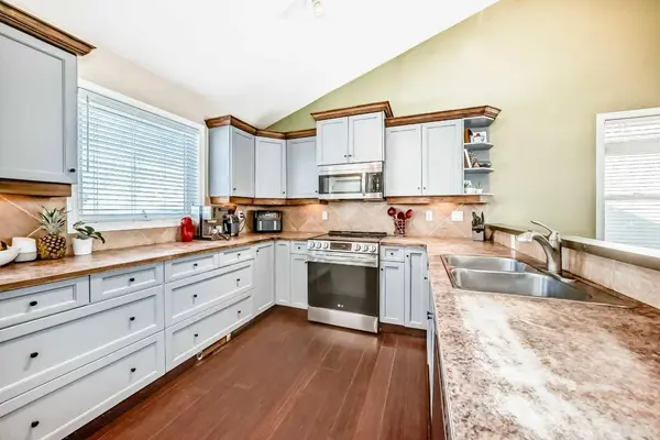 116 Old Boomer RD, Sylvan Lake, AB T4S 2J1