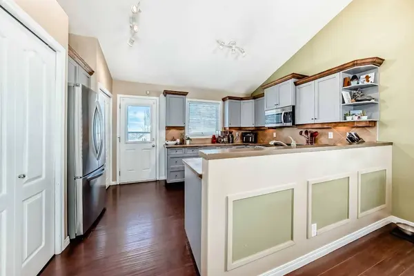 116 Old Boomer RD, Sylvan Lake, AB T4S 2J1