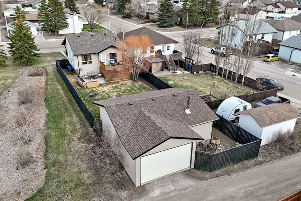102 Robinson AVE, Penhold, AB T0M1R0