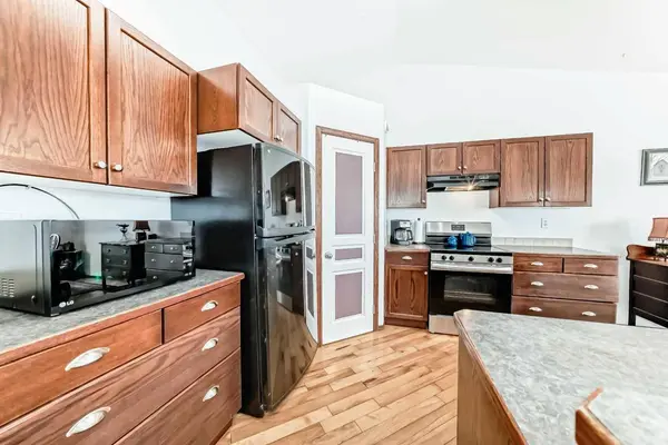 102 Robinson AVE, Penhold, AB T0M1R0