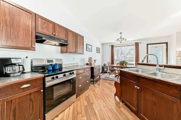 102 Robinson AVE, Penhold, AB T0M1R0