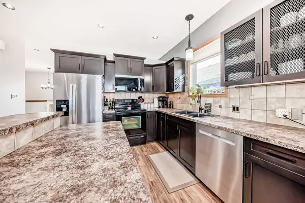 28 Bowman CIR, Sylvan Lake, AB T4S 0H9