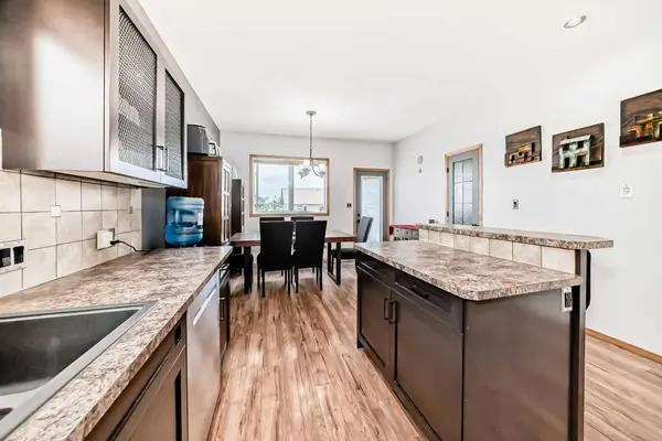 28 Bowman CIR, Sylvan Lake, AB T4S 0H9