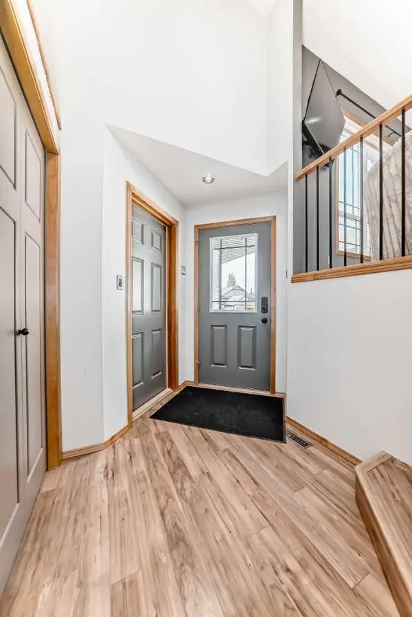 28 Bowman CIR, Sylvan Lake, AB T4S 0H9
