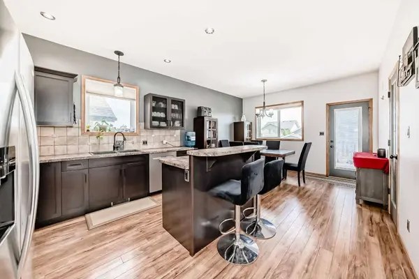 28 Bowman CIR, Sylvan Lake, AB T4S 0H9