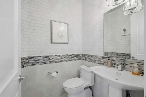 1 Rosewood Rise, Sylvan Lake, AB T4S 0G3