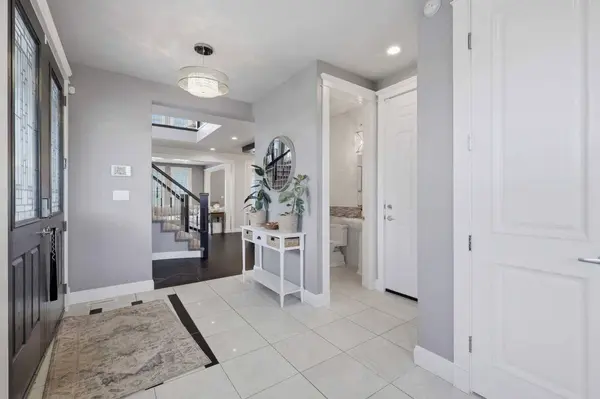 1 Rosewood Rise, Sylvan Lake, AB T4S 0G3