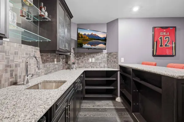 1 Rosewood Rise, Sylvan Lake, AB T4S 0G3