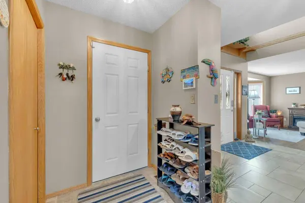 49 Willow Springs CRES, Sylvan Lake, AB T4S 1G3