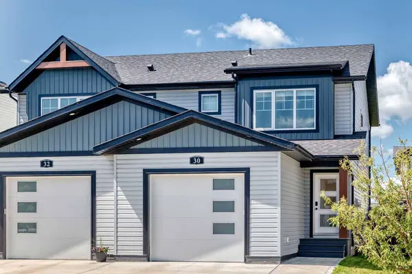 30 Iron Gate BLVD, Sylvan Lake, AB T4S 0T6