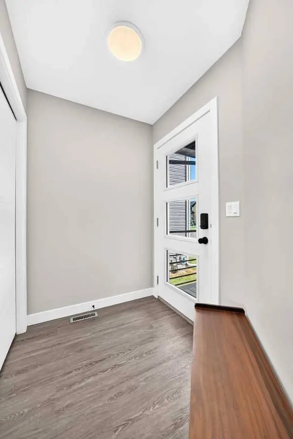 30 Iron Gate BLVD, Sylvan Lake, AB T4S 0T6