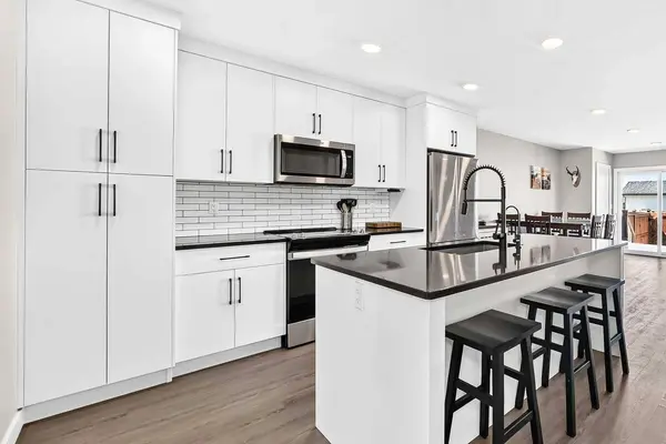 30 Iron Gate BLVD, Sylvan Lake, AB T4S 0T6