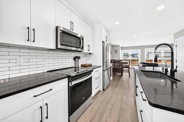 30 Iron Gate BLVD, Sylvan Lake, AB T4S 0T6