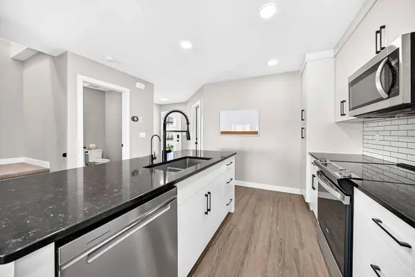 30 Iron Gate BLVD, Sylvan Lake, AB T4S 0T6