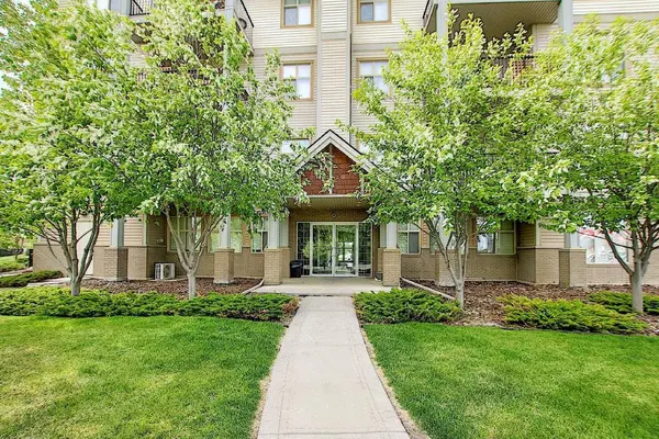 100 Lakeway BLVD #223, Sylvan Lake, AB T4S0A4