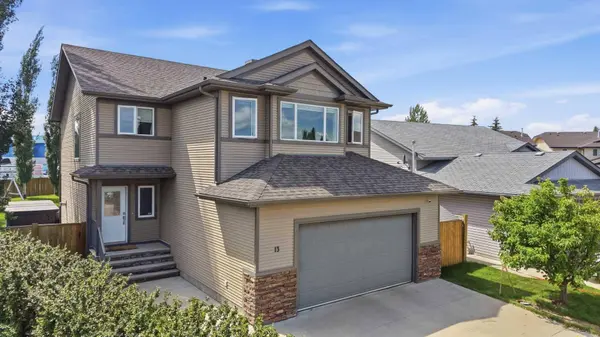 13 N Hendrickson Bay, Sylvan Lake, AB T4S 0C6