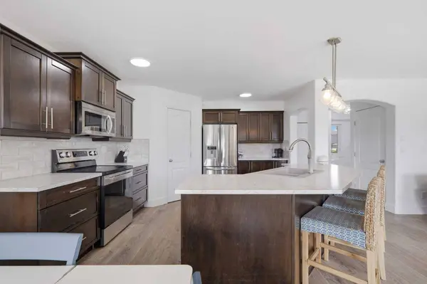 13 N Hendrickson Bay, Sylvan Lake, AB T4S 0C6