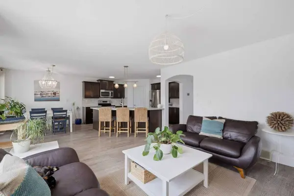 13 N Hendrickson Bay, Sylvan Lake, AB T4S 0C6