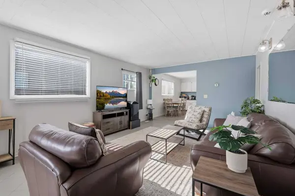 5036 51A ST, Sylvan Lake, AB T4S1E1