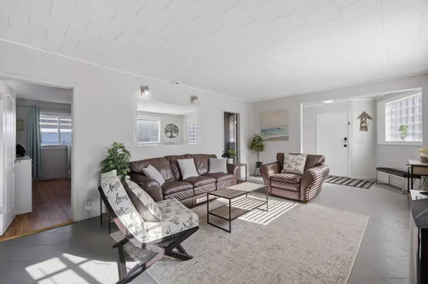 5036 51A ST, Sylvan Lake, AB T4S1E1