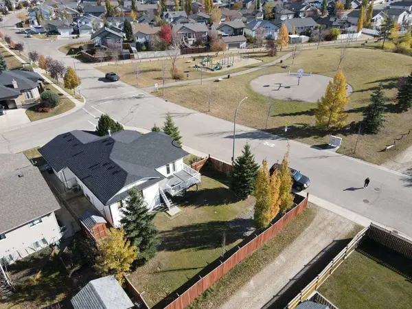 26 Firdale Close, Sylvan Lake, AB T4S 2M1
