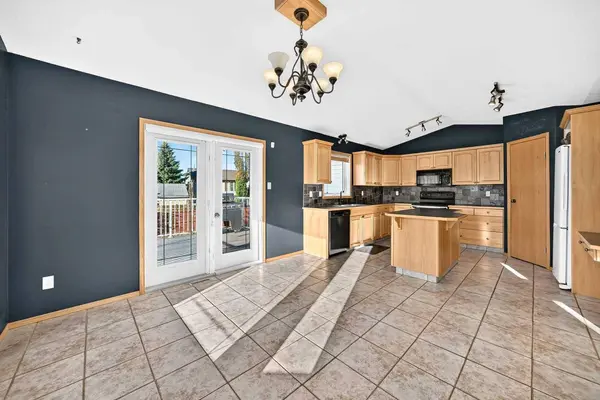 26 Firdale Close, Sylvan Lake, AB T4S 2M1