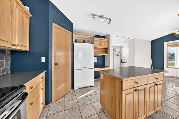 26 Firdale Close, Sylvan Lake, AB T4S 2M1