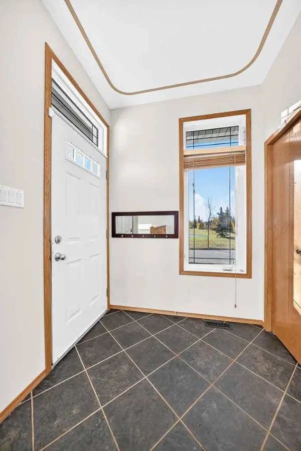 26 Firdale Close, Sylvan Lake, AB T4S 2M1