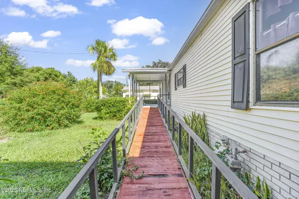 216 CAMELLIA DR, Satsuma, FL 32189