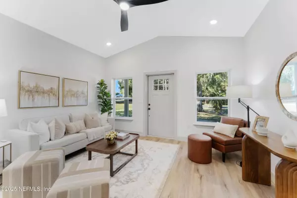 112 OLEANDER DR, San Mateo, FL 32187